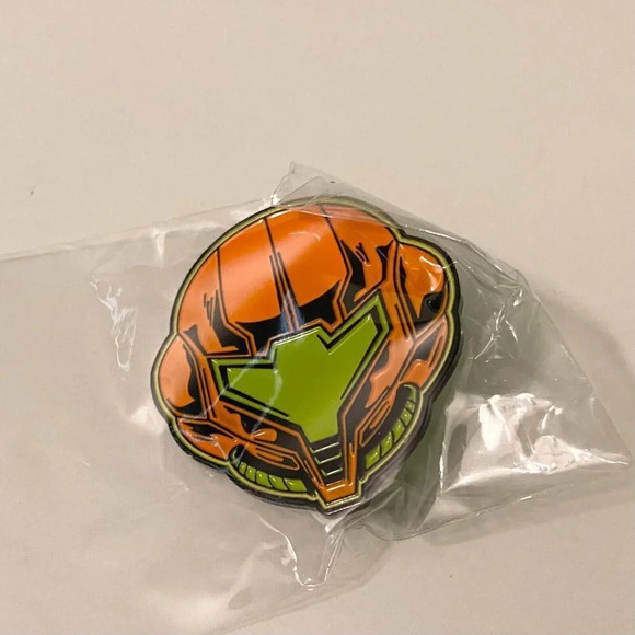 Metroid Samus Aran Enamel Metal Pin Double Rubber Backing - Picture 7 of 11
